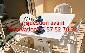 Studio climatisé avec coin nuit 150m de la plage